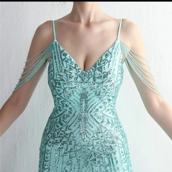 Mint Blue, V Neck,  Sleeveless,  Strapless,  Draped Beads, Sequined Merm… - Picture 4 of 11